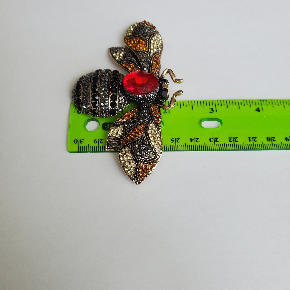 Large Oversized Rhinestone Bee Brooch - Picture 5 of 6